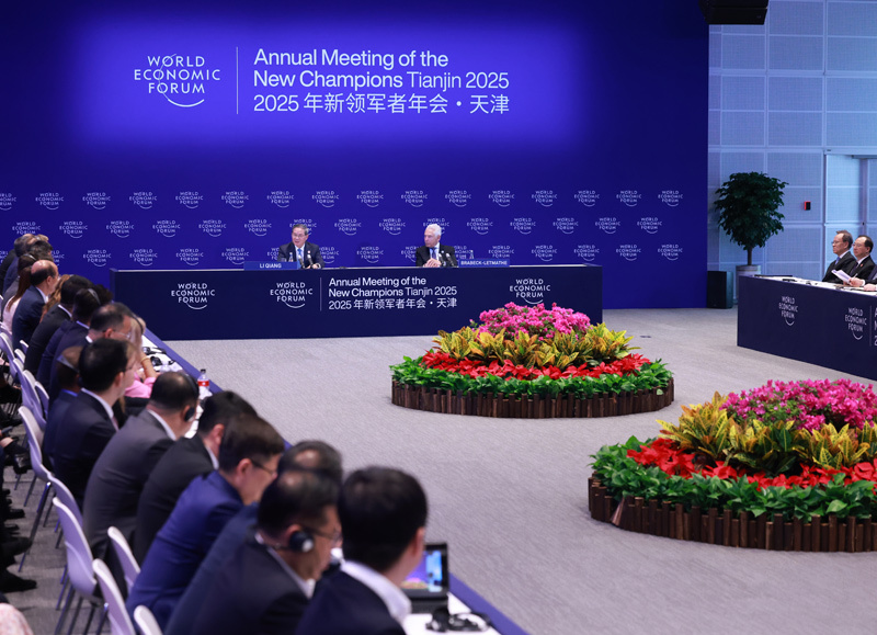 李强出席2025年夏季达沃斯论坛工商界代表座谈会 李强出席2025年夏季达沃斯论坛工商界代表座谈会