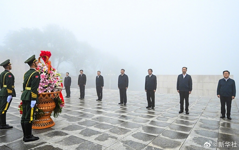 习近平在山西阳泉市向抗战烈士敬献花篮并参观百团大战纪念馆