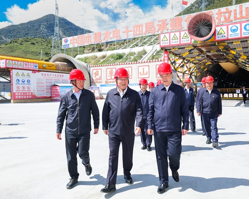 李强在西藏调研时强调:高质量实施国家重大工程项目 推动经济社会发展 增进各族人民福祉 李强在西藏调研时强调:高质量实施国家重大工程项目 推动经济社会发展 增进各族人民福祉