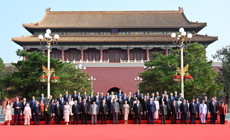纪念中国人民抗日战争暨世界反法西斯战争胜利80周年大会在京隆重举行 天安门广场举行盛大阅兵仪式 习近平发表重要讲话并检阅受阅部队