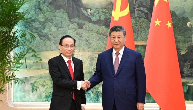 习近平会见越共中央总书记特使黎怀忠