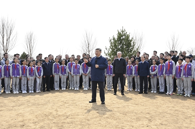 习近平在参加首都义务植树活动时强调：为山川大地增添锦绣 让中国式现代化底色更加亮丽