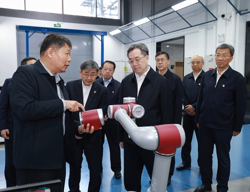 丁薛祥在调研基础研究时强调：深入贯彻落实加强基础研究座谈会精神 全面提升基础研究水平和原始创新能力