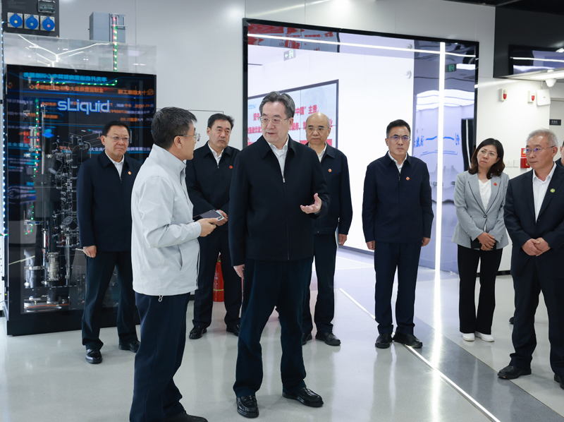 丁薛祥在调研算力网建设时强调:加快构建全国一体化算力网 赋能经济社会高质量发展 丁薛祥在调研算力网建设时强调:加快构建全国一体化算力网 赋能经济社会高质量发展