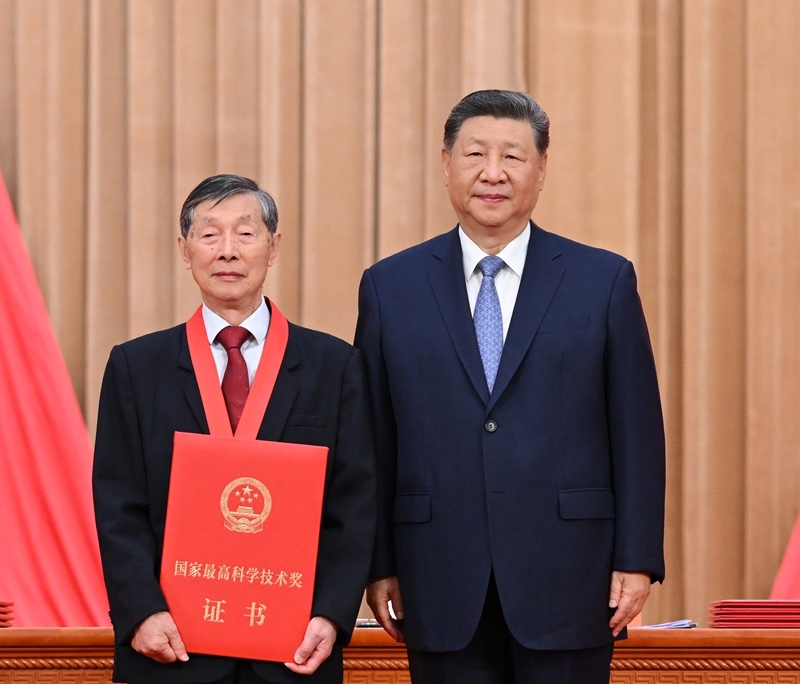 习近平出席国家科学技术奖励大会两院院士大会中国科协第十一次全国代表大会并发表重要讲话 习近平出席国家科学技术奖励大会两院院士大会中国科协第十一次全国代表大会并发表重要讲话