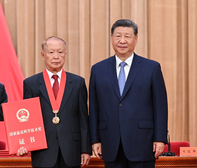 习近平出席国家科学技术奖励大会两院院士大会中国科协第十一次全国代表大会并发表重要讲话 习近平出席国家科学技术奖励大会两院院士大会中国科协第十一次全国代表大会并发表重要讲话