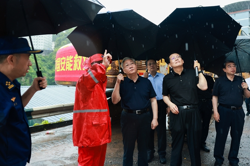 张国清赶赴重庆彭水县指导山体崩塌灾害现场搜救和应急处置工作时强调 全力科学搜救 严防次生灾害 细致做好受灾群众安置和基本生活保障