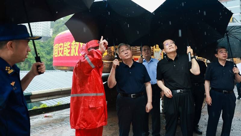 张国清赶赴重庆彭水县指导山体崩塌灾害现场搜救和应急处置工作时强调 全力科学搜救 严防次生灾害 细致做好受灾群众安置和基本生活保障