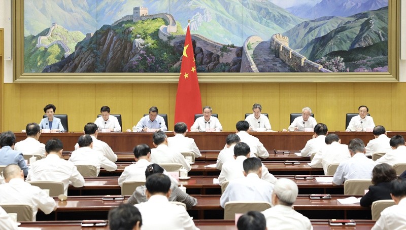 李强主持召开国务院第十二次全体会议强调 深入贯彻落实党中央决策部署 努力完成全年经济社会发展目标任务