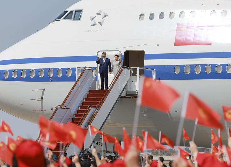 习近平抵达比什凯克出席2026年上海合作组织峰会并对吉尔吉斯斯坦进行国事访问 习近平抵达比什凯克出席2026年上海合作组织峰会并对吉尔吉斯斯坦进行国事访问