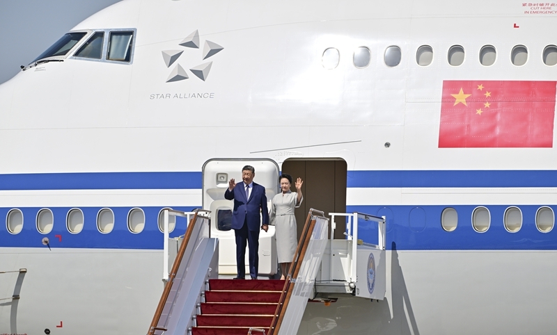 习近平抵达比什凯克出席2026年上海合作组织峰会并对吉尔吉斯斯坦进行国事访问 习近平抵达比什凯克出席2026年上海合作组织峰会并对吉尔吉斯斯坦进行国事访问