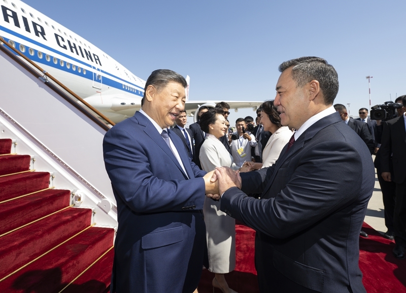 习近平抵达比什凯克出席2026年上海合作组织峰会并对吉尔吉斯斯坦进行国事访问 习近平抵达比什凯克出席2026年上海合作组织峰会并对吉尔吉斯斯坦进行国事访问