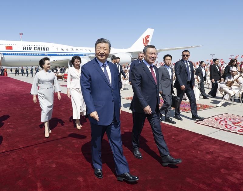 习近平抵达比什凯克出席2026年上海合作组织峰会并对吉尔吉斯斯坦进行国事访问 习近平抵达比什凯克出席2026年上海合作组织峰会并对吉尔吉斯斯坦进行国事访问