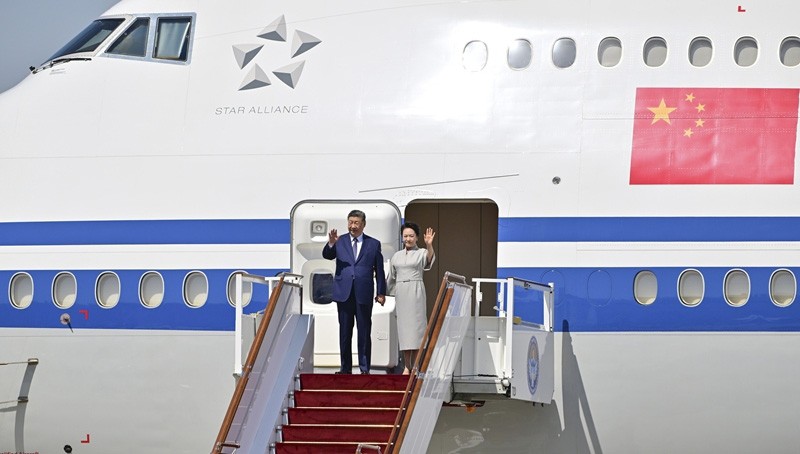习近平抵达比什凯克出席2026年上海合作组织峰会并对吉尔吉斯斯坦进行国事访问