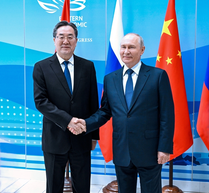 丁薛祥会见俄罗斯总统普京并与俄方共同主持中俄双边机制性会议 丁薛祥会见俄罗斯总统普京并与俄方共同主持中俄双边机制性会议