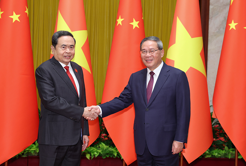 李强会见越南国会主席陈青敏