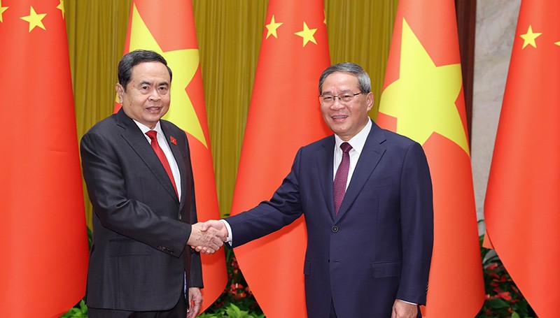 李强会见越南国会主席陈青敏